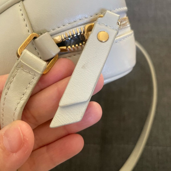 YSL SAINT LAURENT
Calfskin Matelasse Monogram Lou Camera Bag Crema Soft - Picture 8 of 8